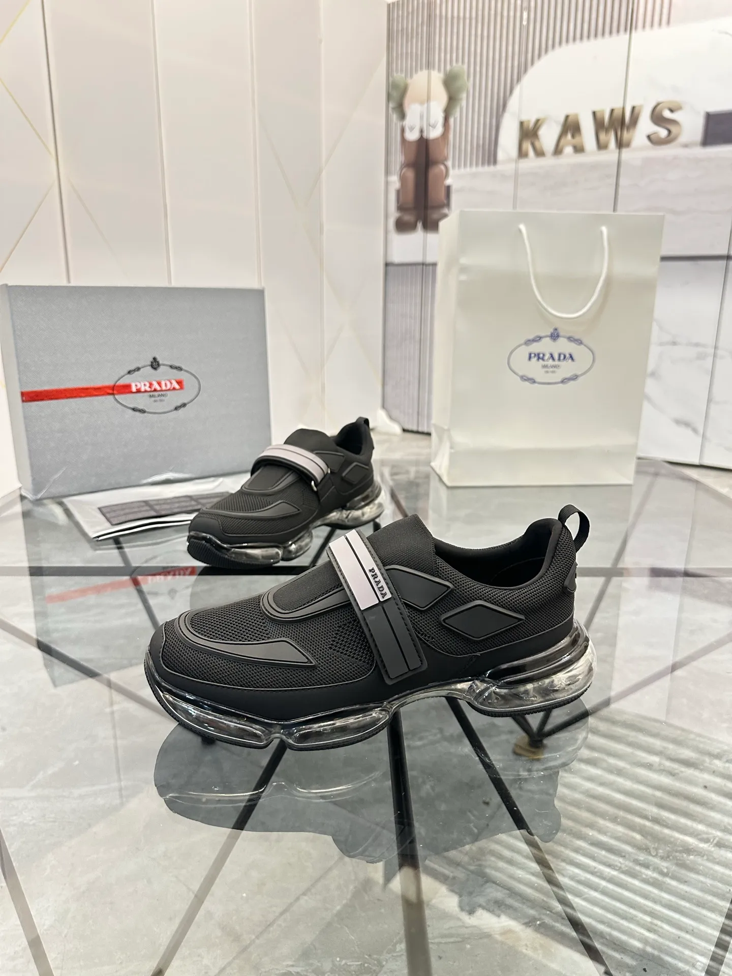 Men's shoes for sale 💰: 💰P660¥ High-end top quality Product trademark: Prada *"Prada*" low-top casual shoes Regular size: 38-45 (can be customized to 46) Product materials: imported breathable fly knit upper, breathable lining, cowhide foot pads, original air cushion outsole. No.: 001